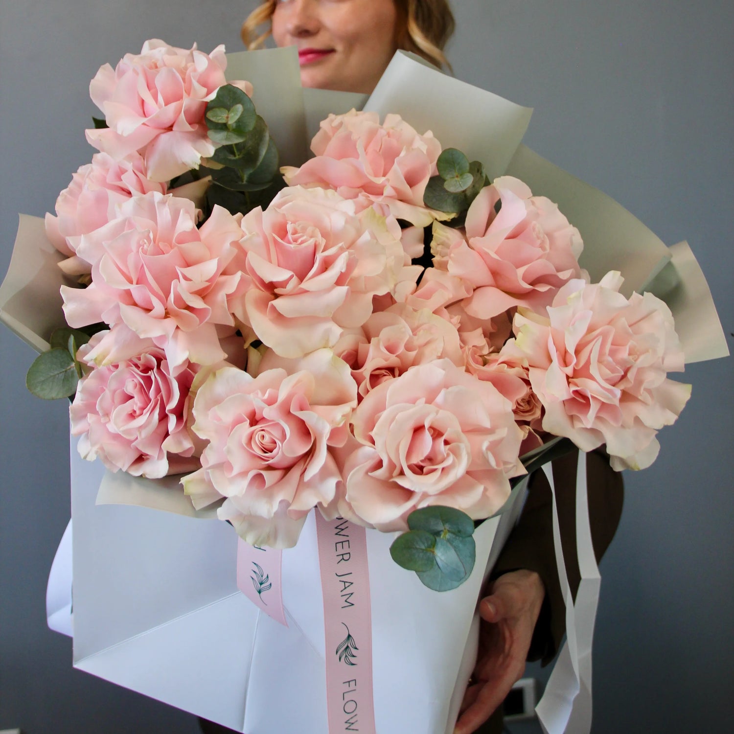 bouqet of pink roses birthday gift in genva delivery