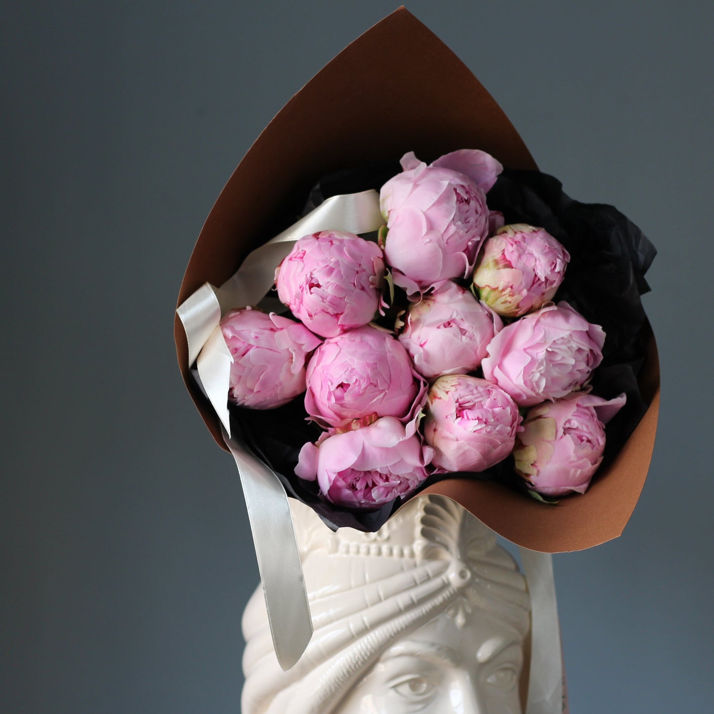 gift shop in Genoa bouquet of Peonies
