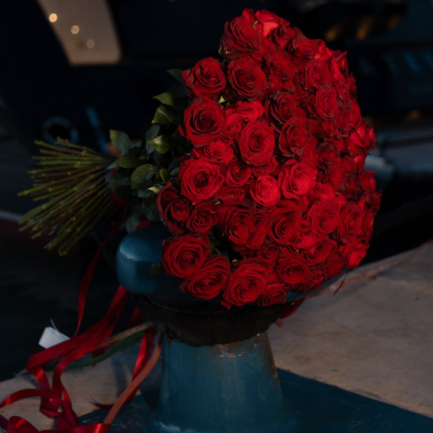 red roses delivery in Genova  