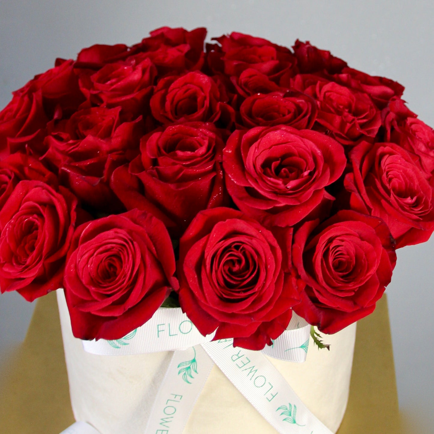 red flowers in a box genova FLOWERS IN A BOX