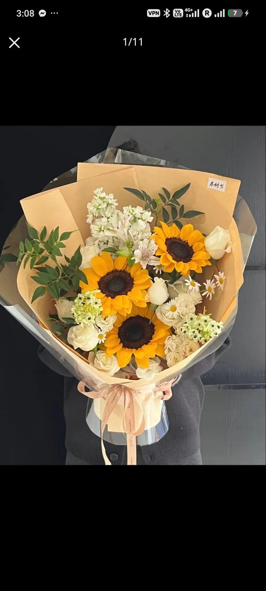 Rustic bouquet with 3 big subflowers an ther white flowers and greenery