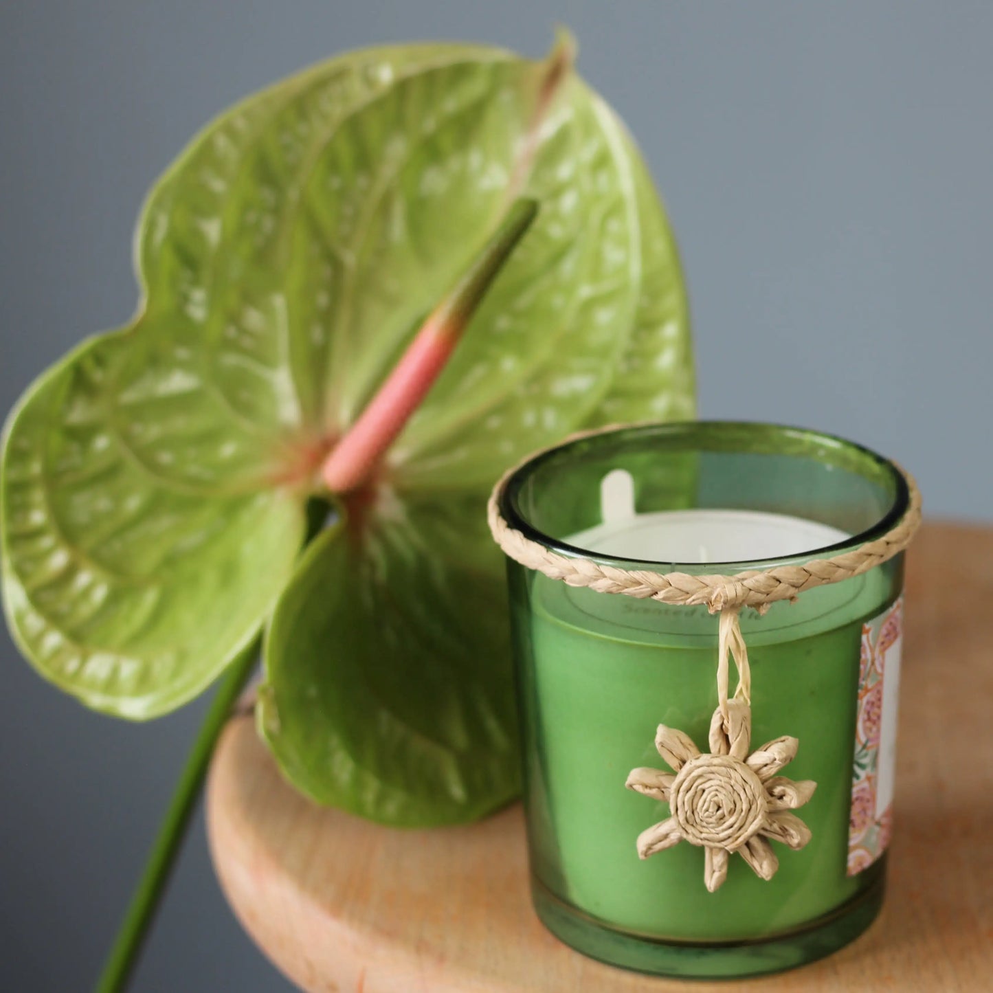candle with a fragrance fleur blanches