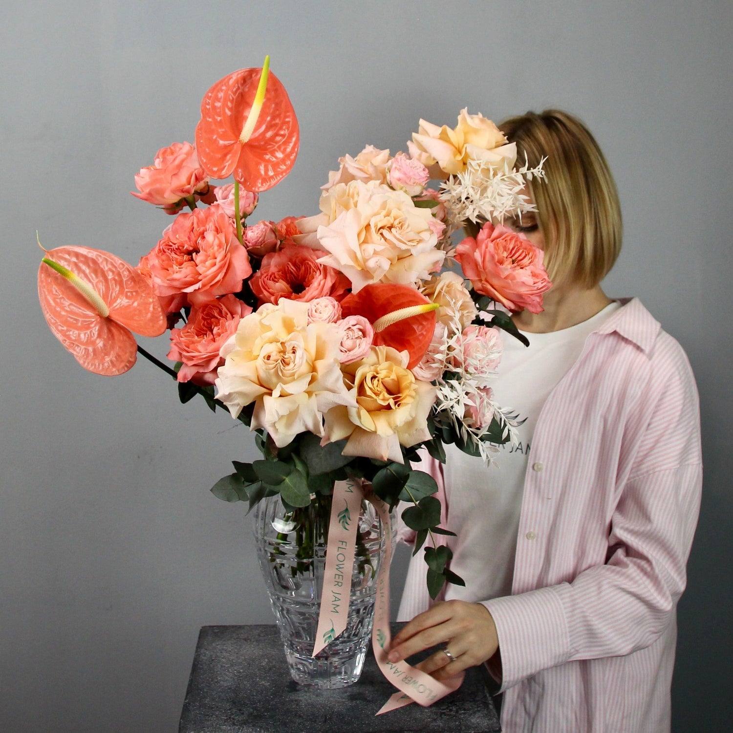 peach color roses in a glas vase with girl