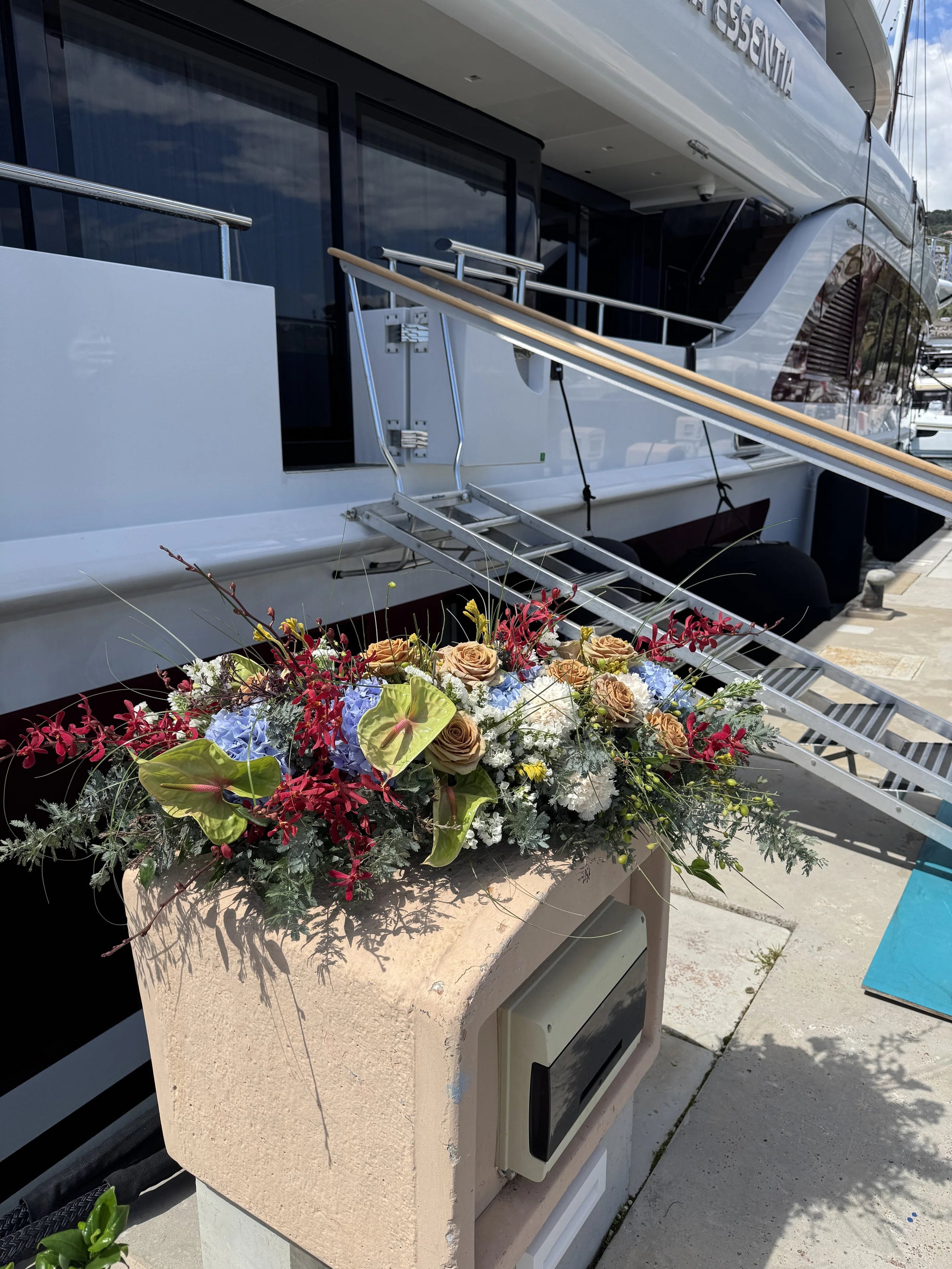 Gangway flowers for yacht