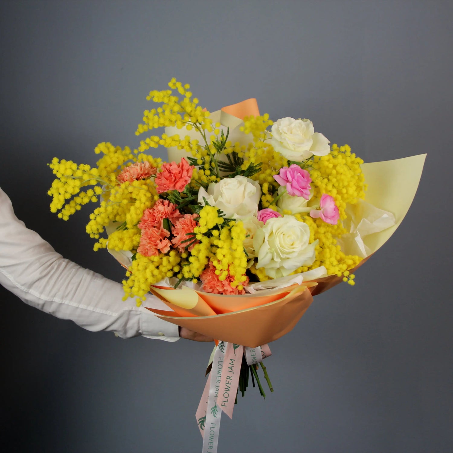 Mazzo di mimosa flower Bouquet of Flowers