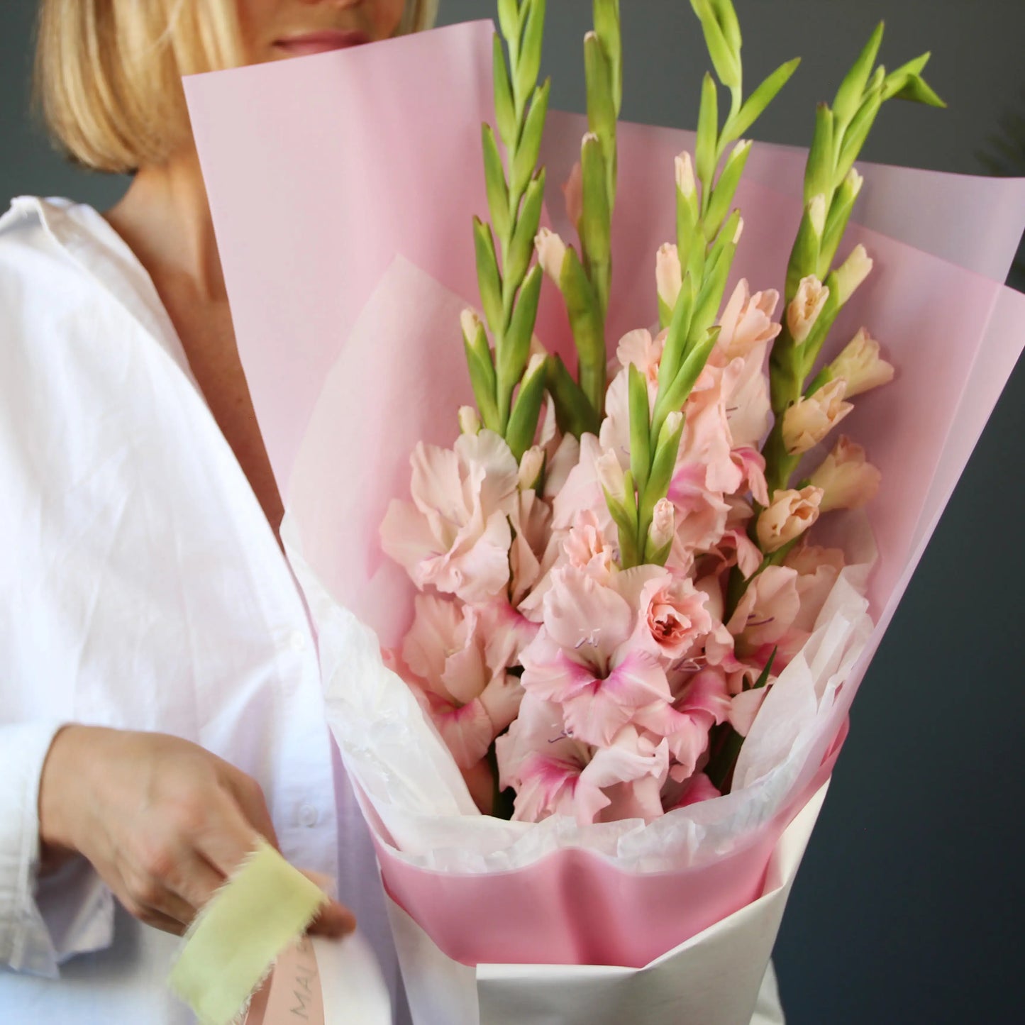 pink gladiolus bouquet