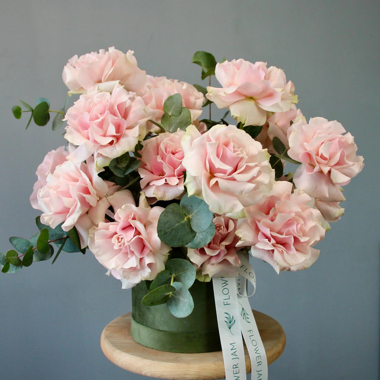 send flowers fresh pink n a box