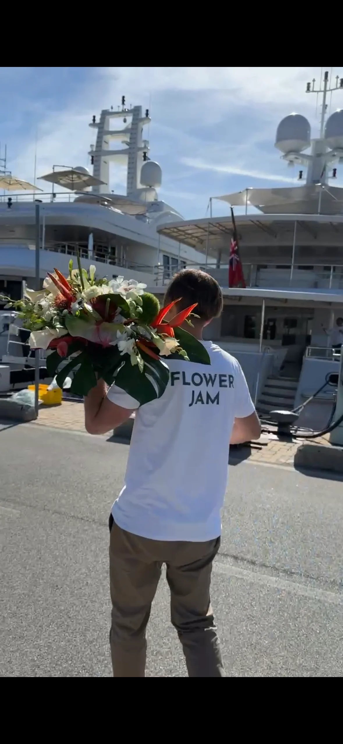 flowers delivery to the yacht