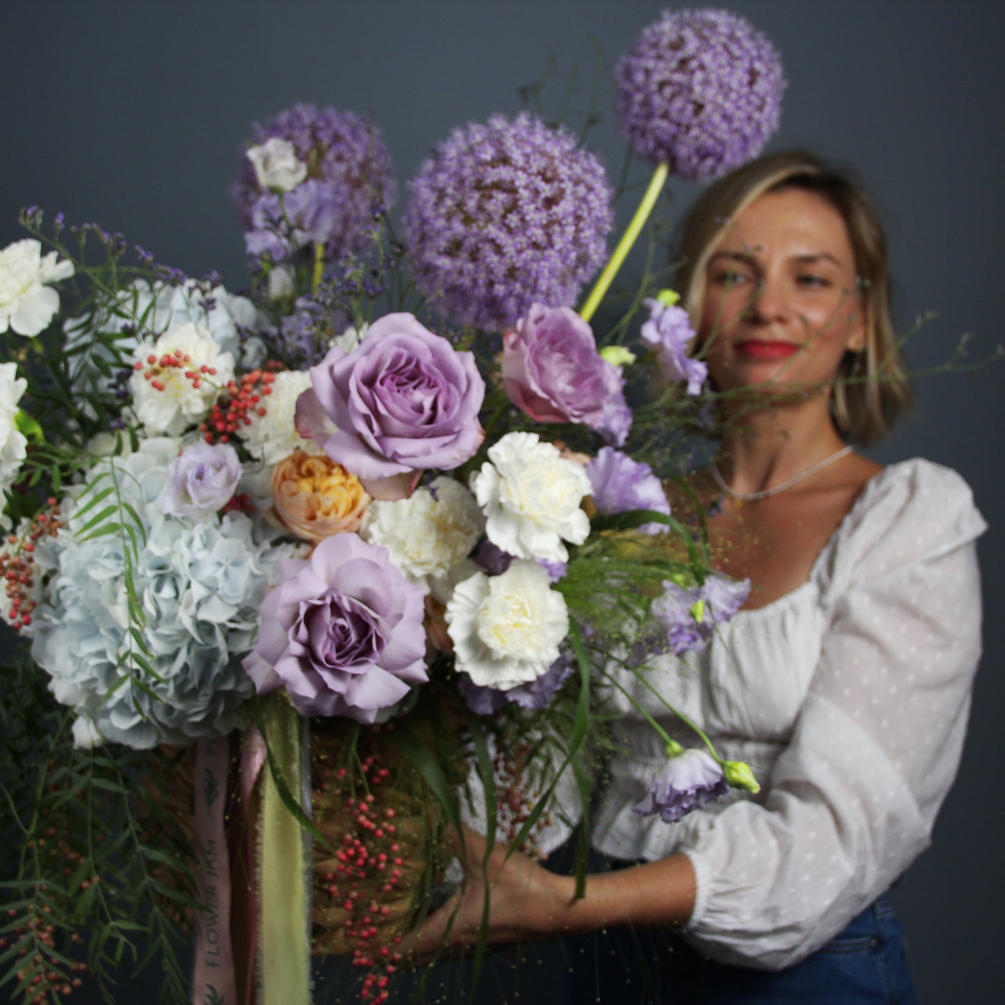 roses delivery  in genoa FLOWERS IN A BOX