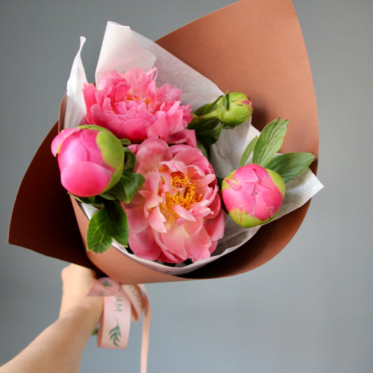 flower shop Genoa  Peonies