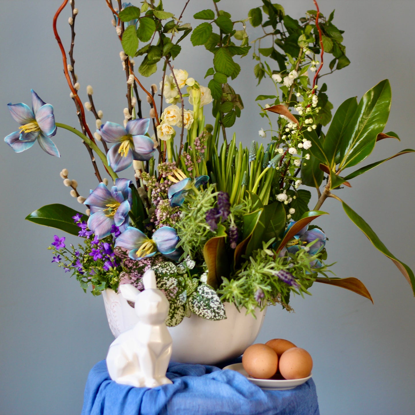 easter gifts flower composition Genoa 