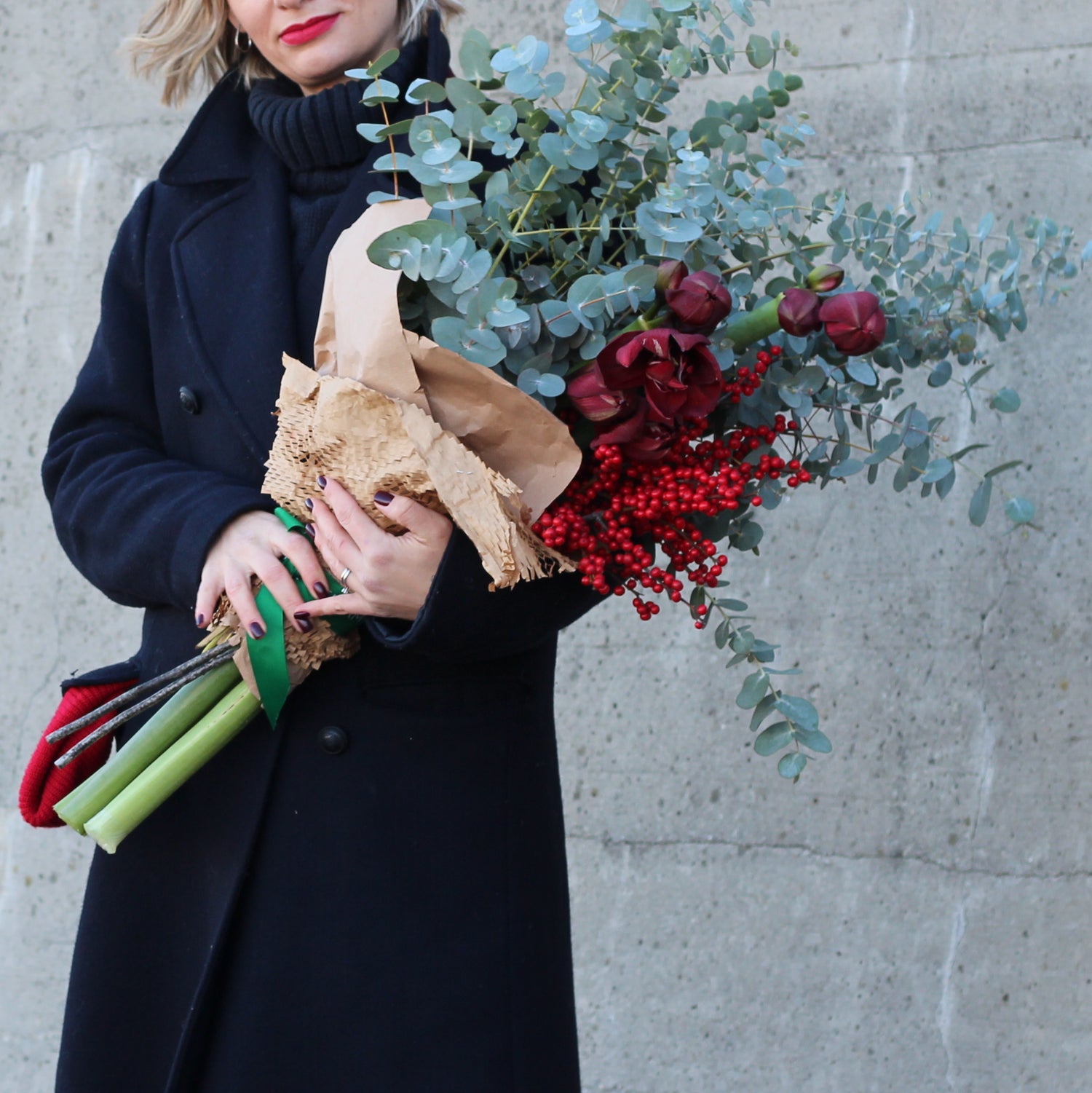 red flowers delivery in Genoa