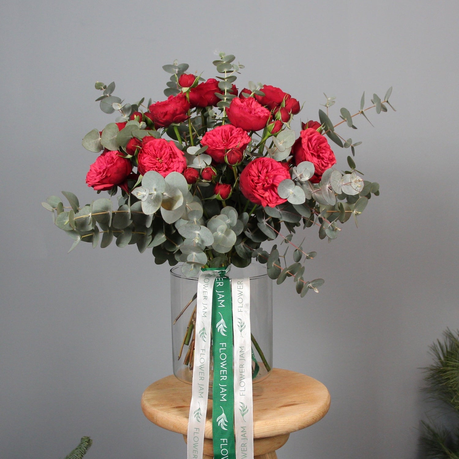 Red roses delivery in Genoa