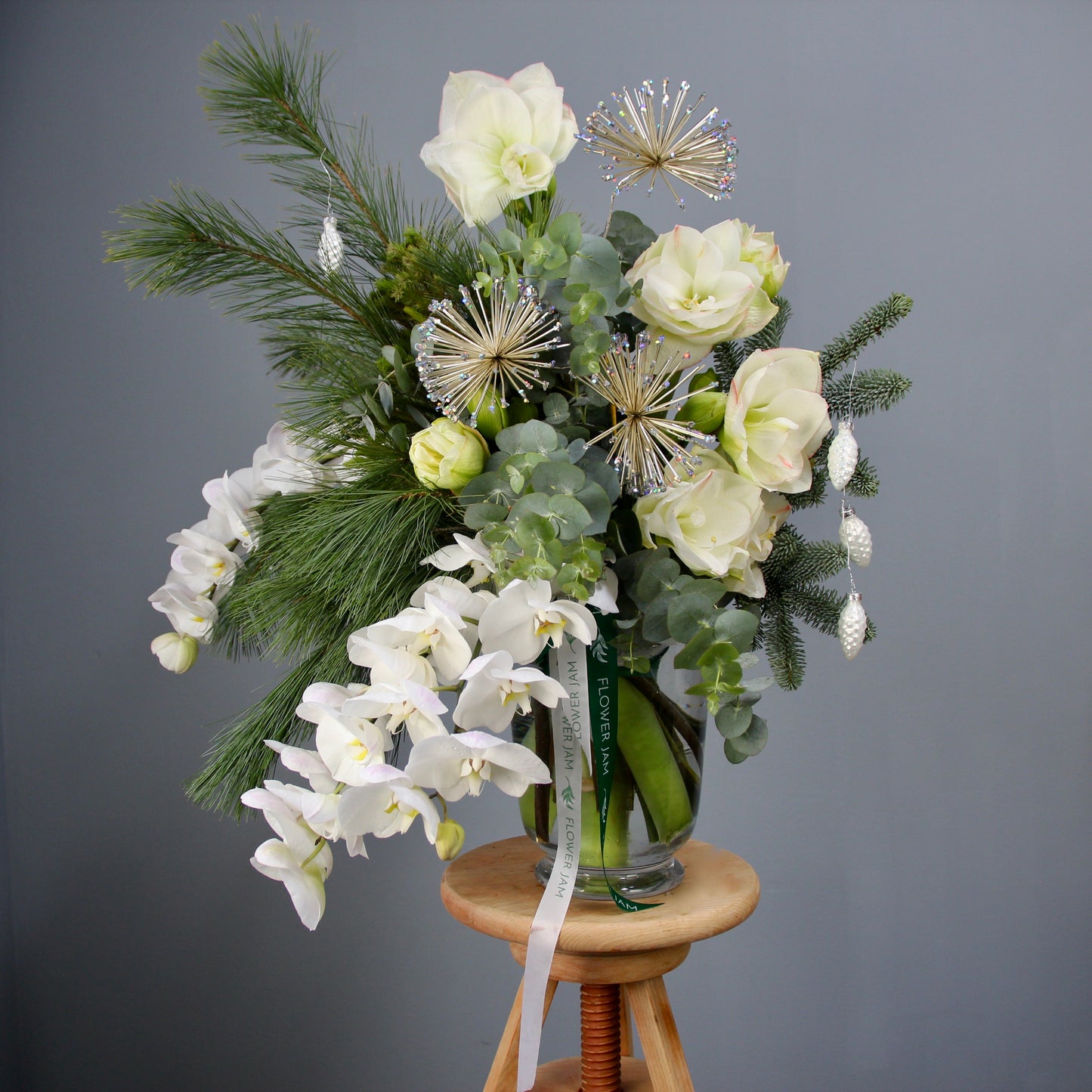 yacht flowers arrangement