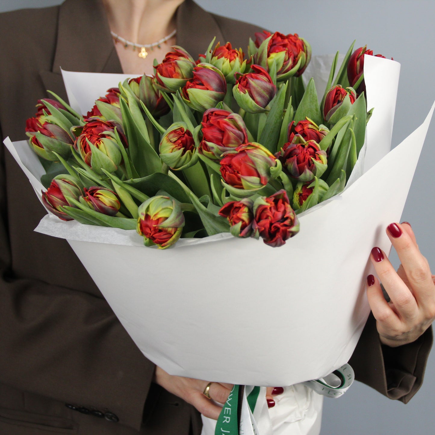 red tulips delivery in Genoa Flowers